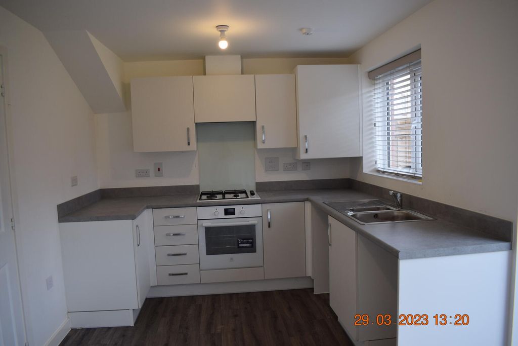 Property photo 3 of 14 Kitchen