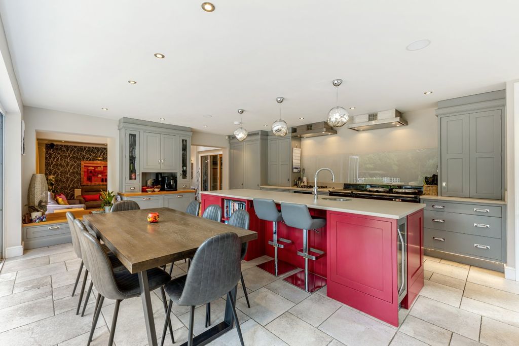 Property photo 3 of 19 Kitchen