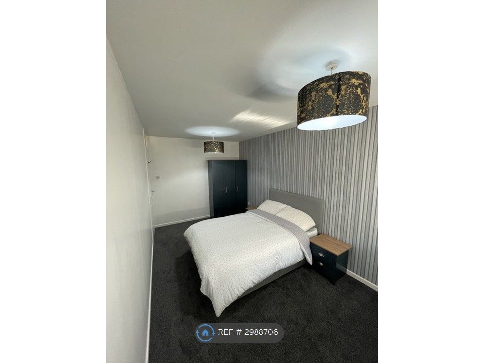 Property photo 3 of 8 Large Double Bedroom