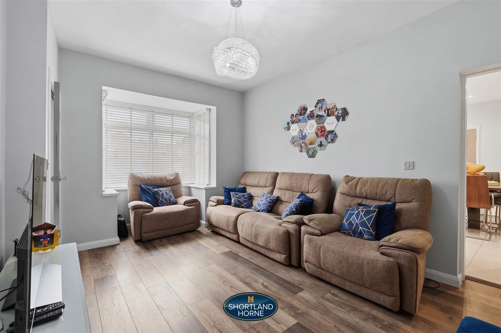 Property photo 3 of 39 27 Mayfield Road (17 Of 39).Jpg