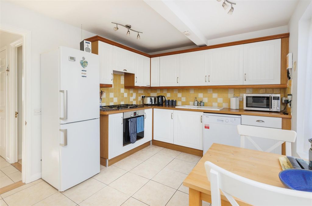 Property photo 3 of 28 Kitchen 2