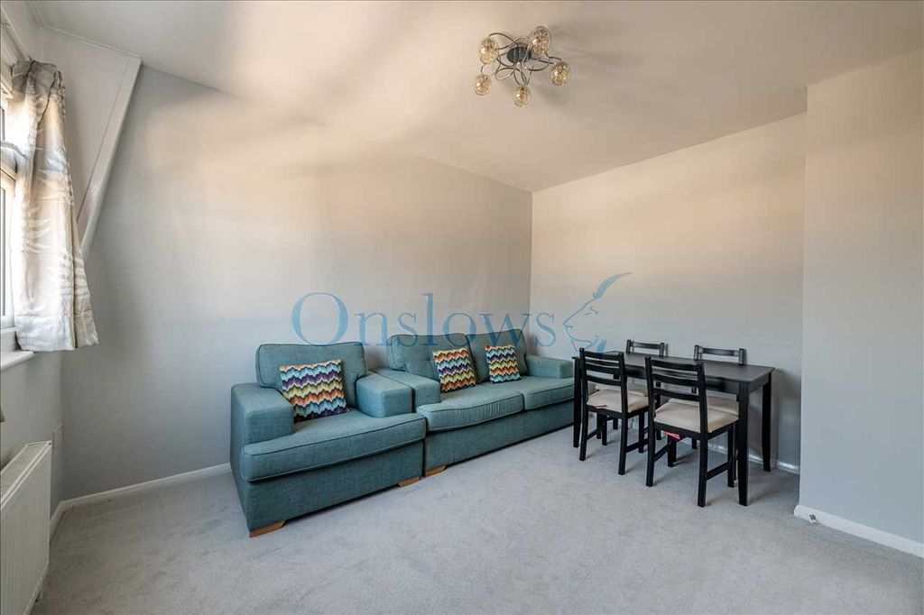 Property photo 2 of 19 Lounge