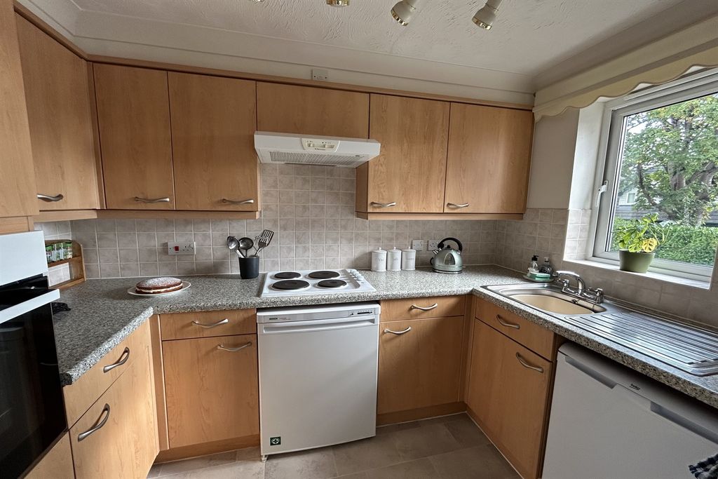 Property photo 2 of 11 Kitchen