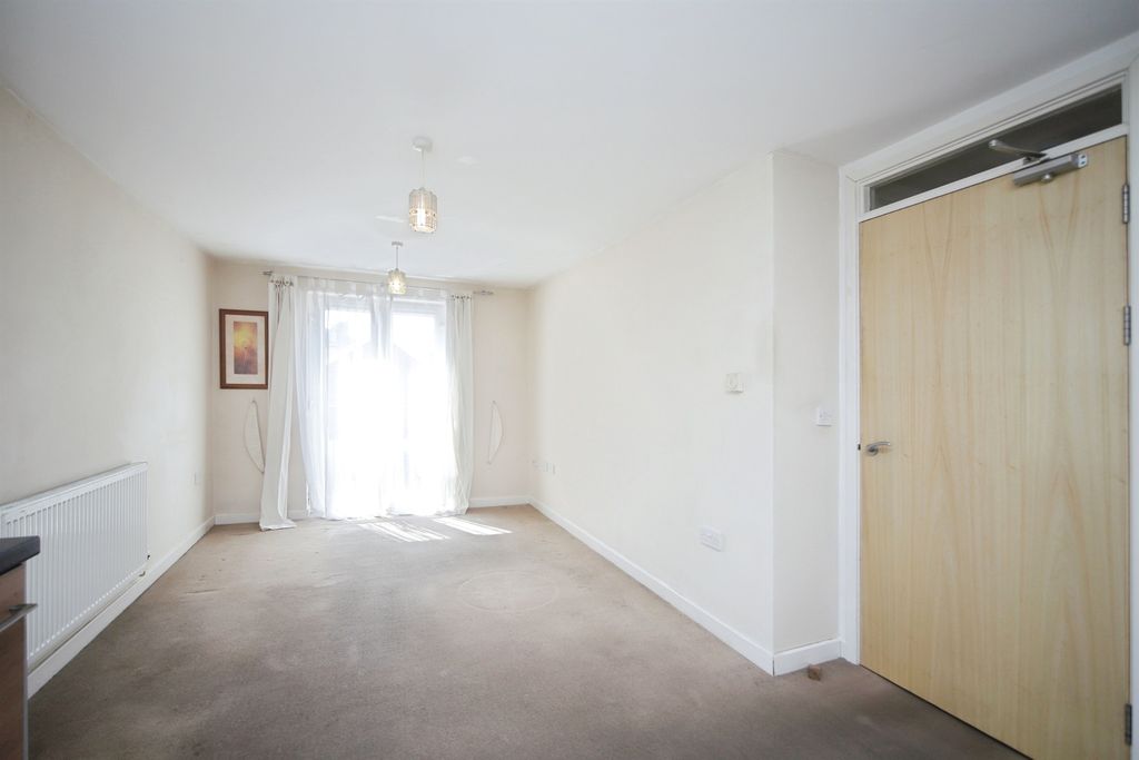 Property photo 3 of 13