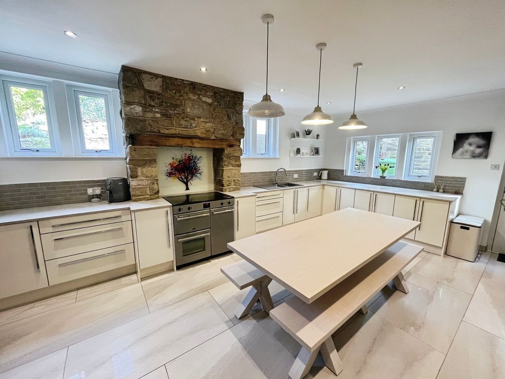 Property photo 3 of 29 Kitchen