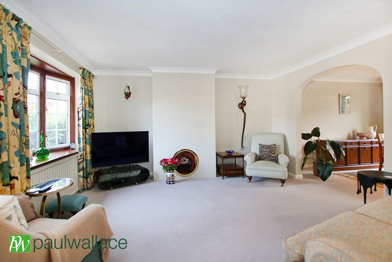 Property photo 2 of 32 Lounge