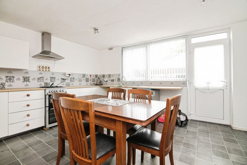 Property photo 3 of 16 Pbox-Img.Jpg