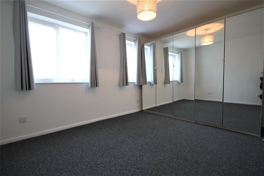 Property photo 3 of 10 Bedroom