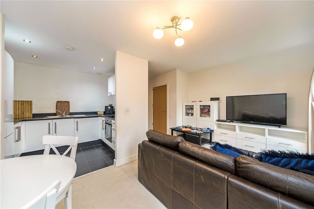 Property photo 2 of 8