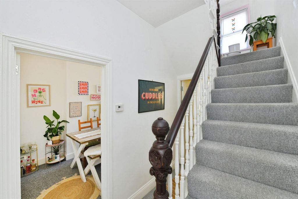 Property photo 3 of 27