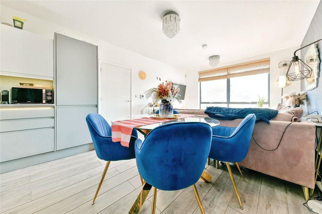 Property photo 3 of 22 Living Room