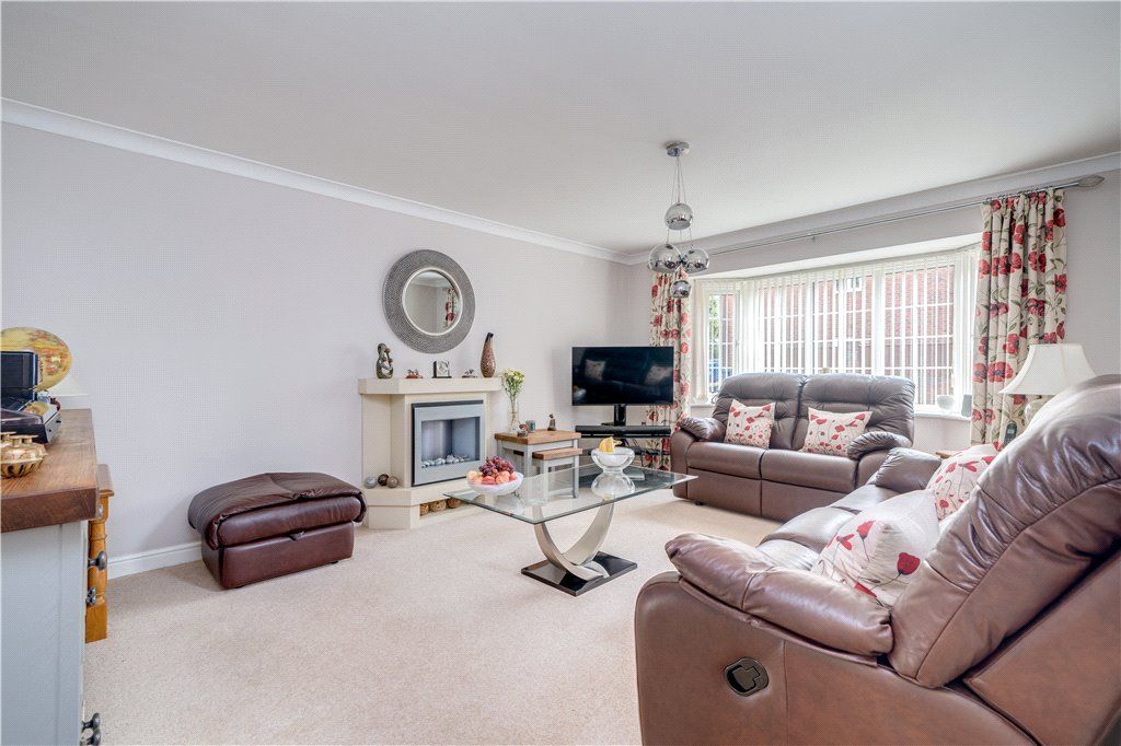 Property photo 3 of 19 Sitting Room