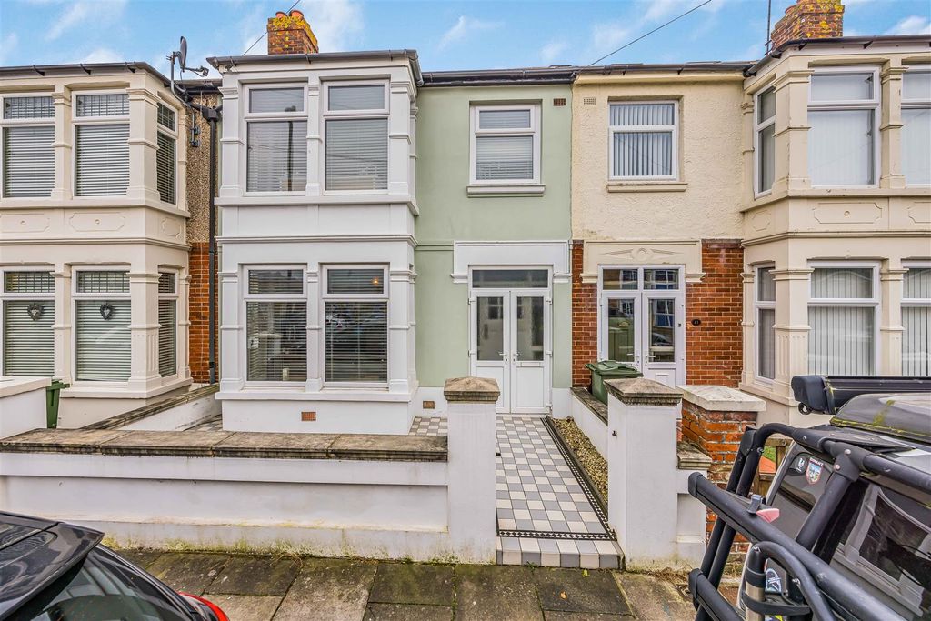 Property photo 1 of 24 9 Lakeside Avenue, Portsmouth-Small-Porticomarketi