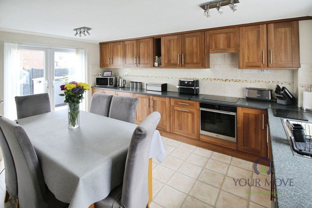 Property photo 2 of 15 Kitchen/Diner