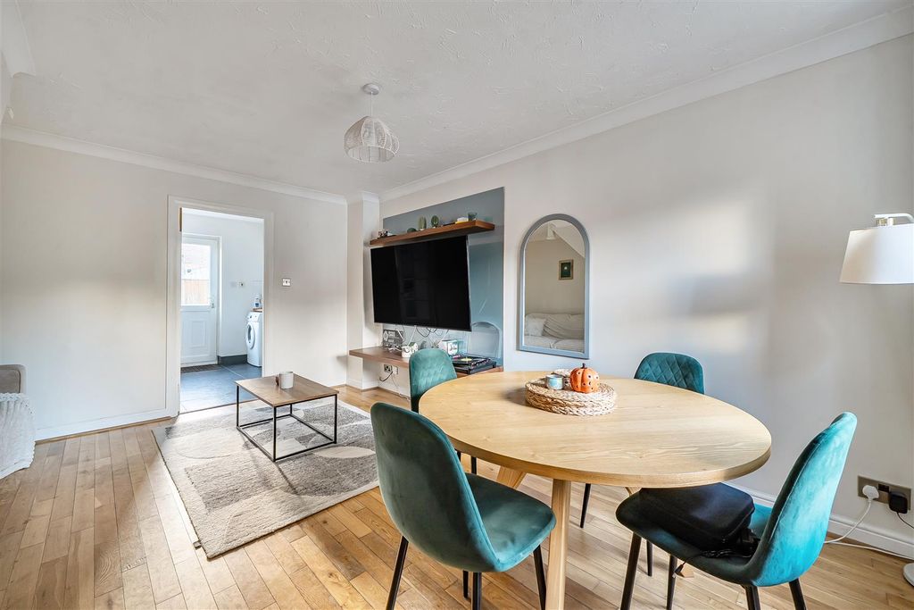 Property photo 3 of 16 1386058-15-6930657c0B585.Jpg