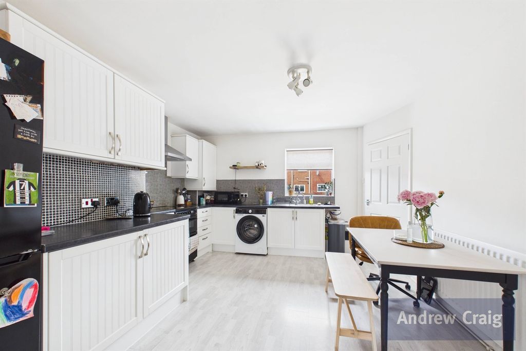 Property photo 3 of 12 Kitchen Diner