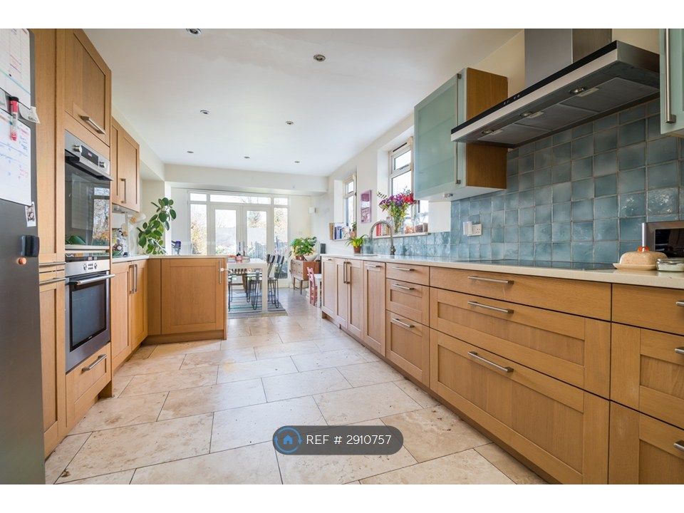 Property photo 2 of 25 Kitchen