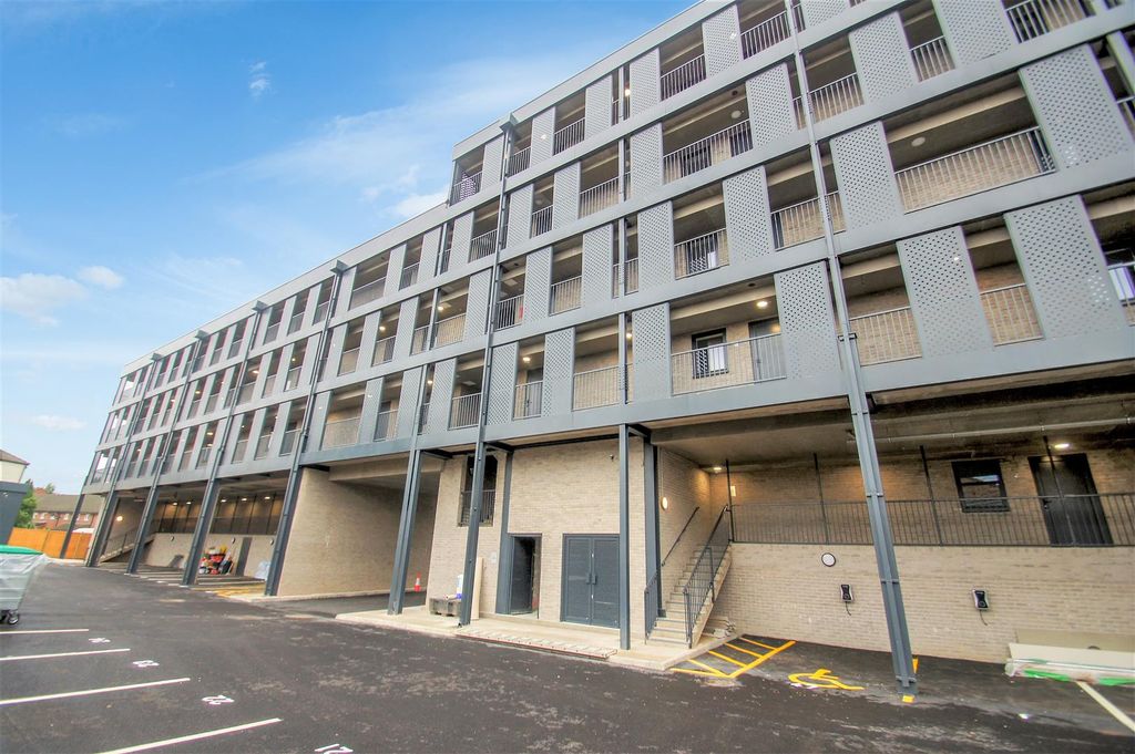 Property photo 1 of 21