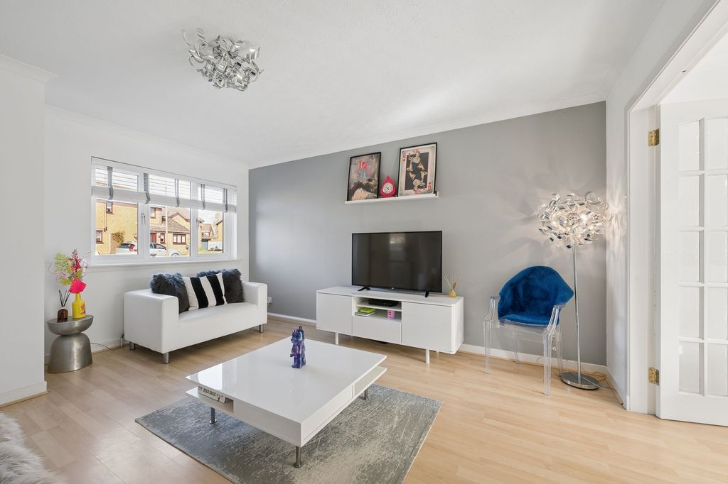 Property photo 3 of 26 Lounge