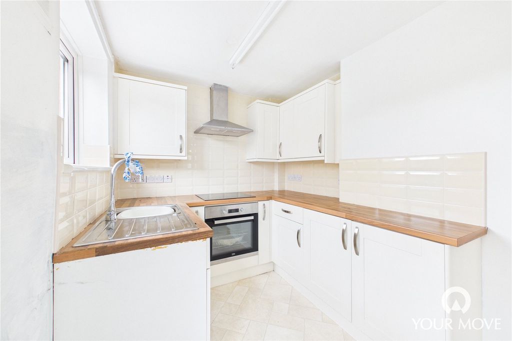Property photo 2 of 25 Kitchen
