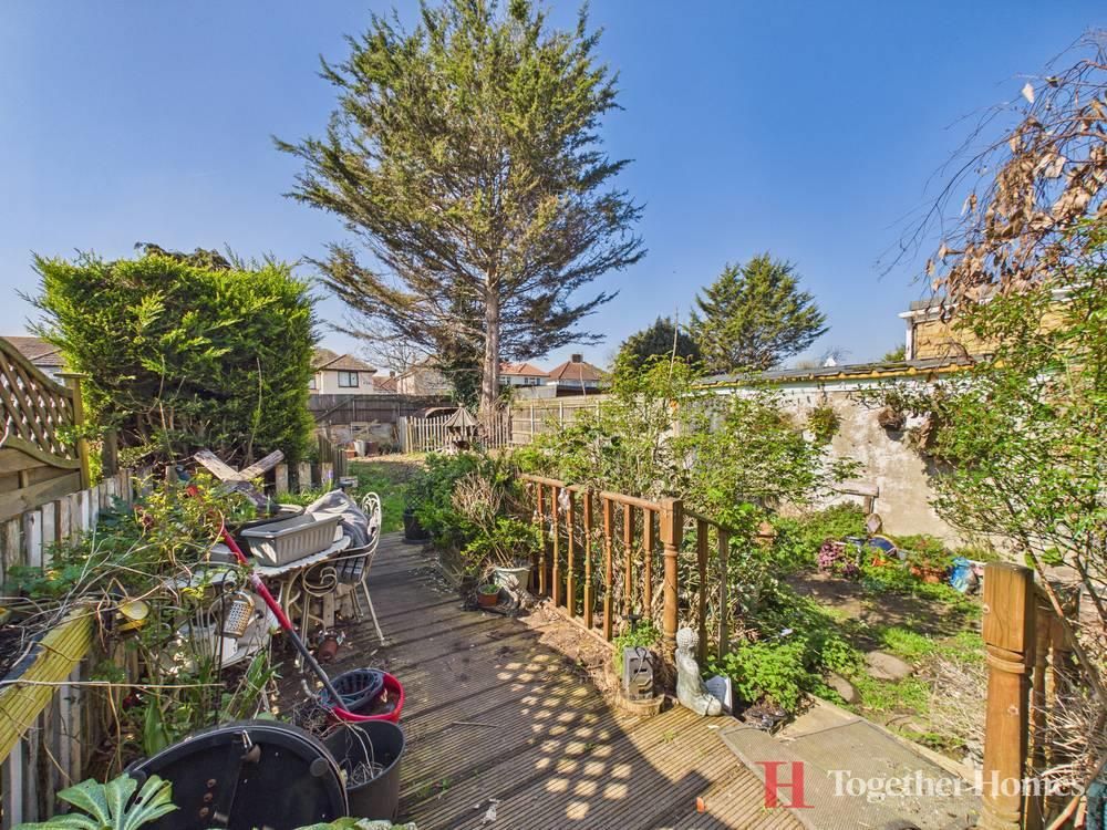 Property photo 2 of 17 Garden