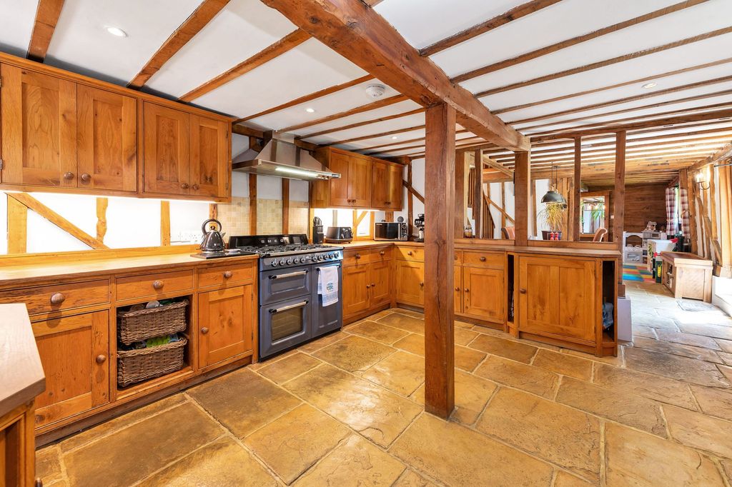 Property photo 2 of 37