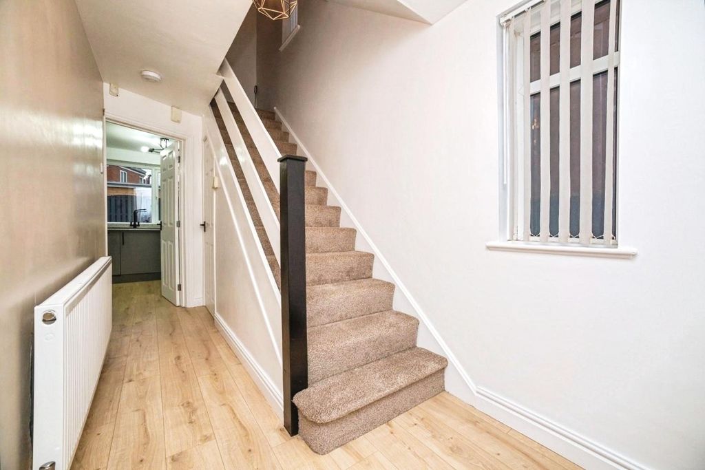 Property photo 3 of 19 Pbox-Img.Jpg