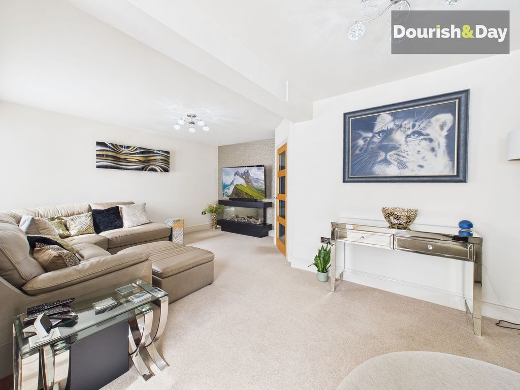 Property photo 3 of 25 Living / Dining Room