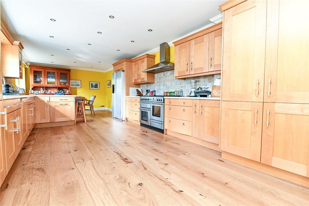 Property photo 2 of 28 Picture No. 04