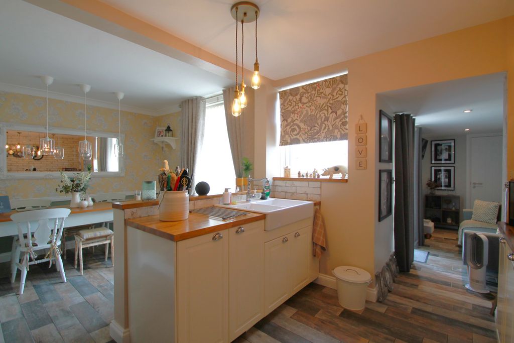 Property photo 3 of 30 Kitchen Diner