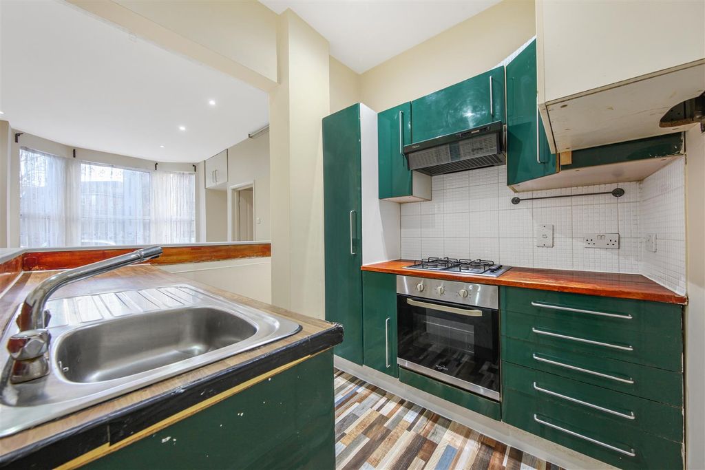 Property photo 3 of 7 Kitchen