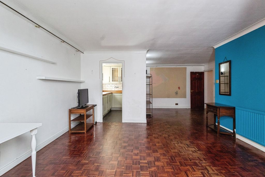 Property photo 3 of 17 Photo