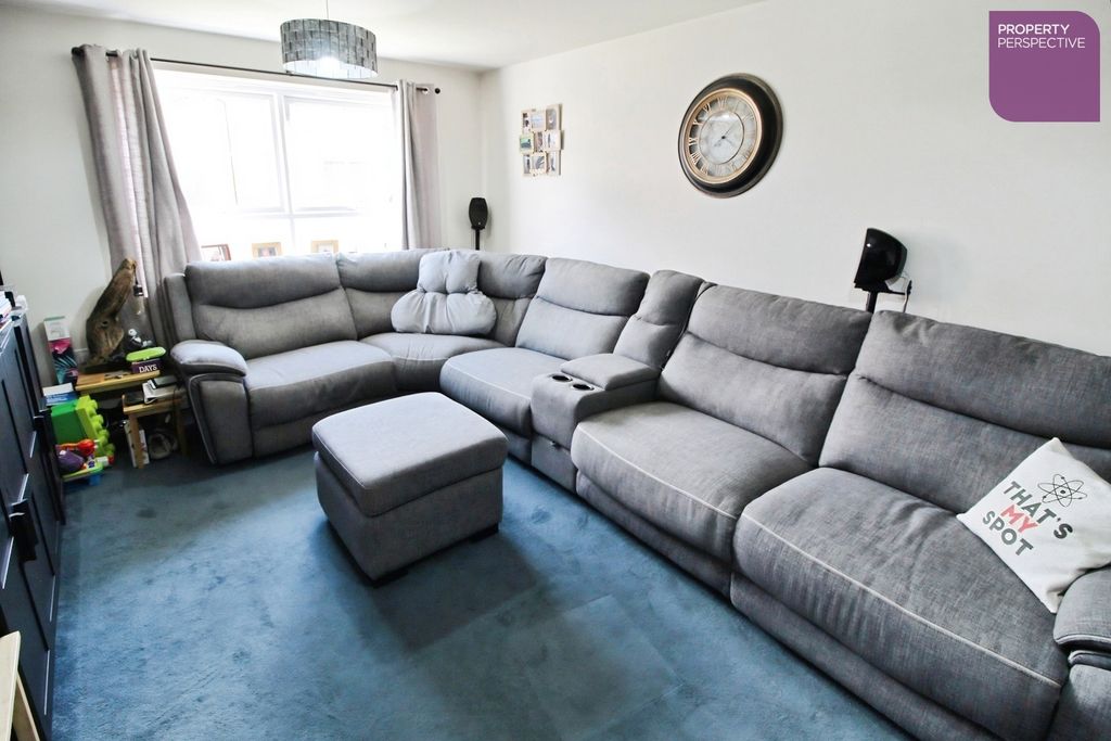 Property photo 2 of 11 Lounge