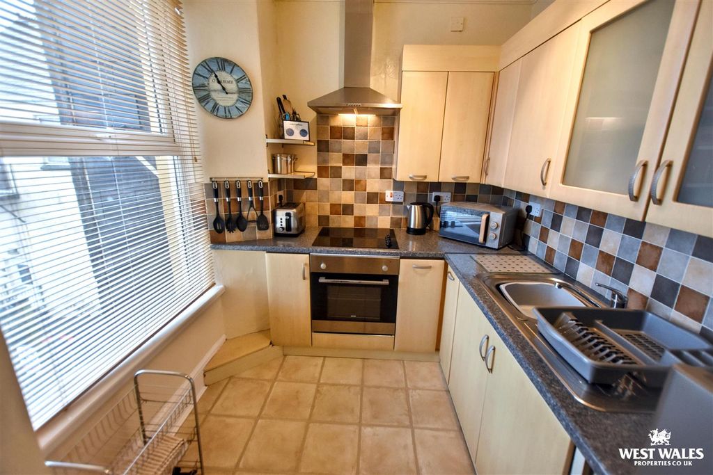 Property photo 3 of 14 7 (8).Jpg