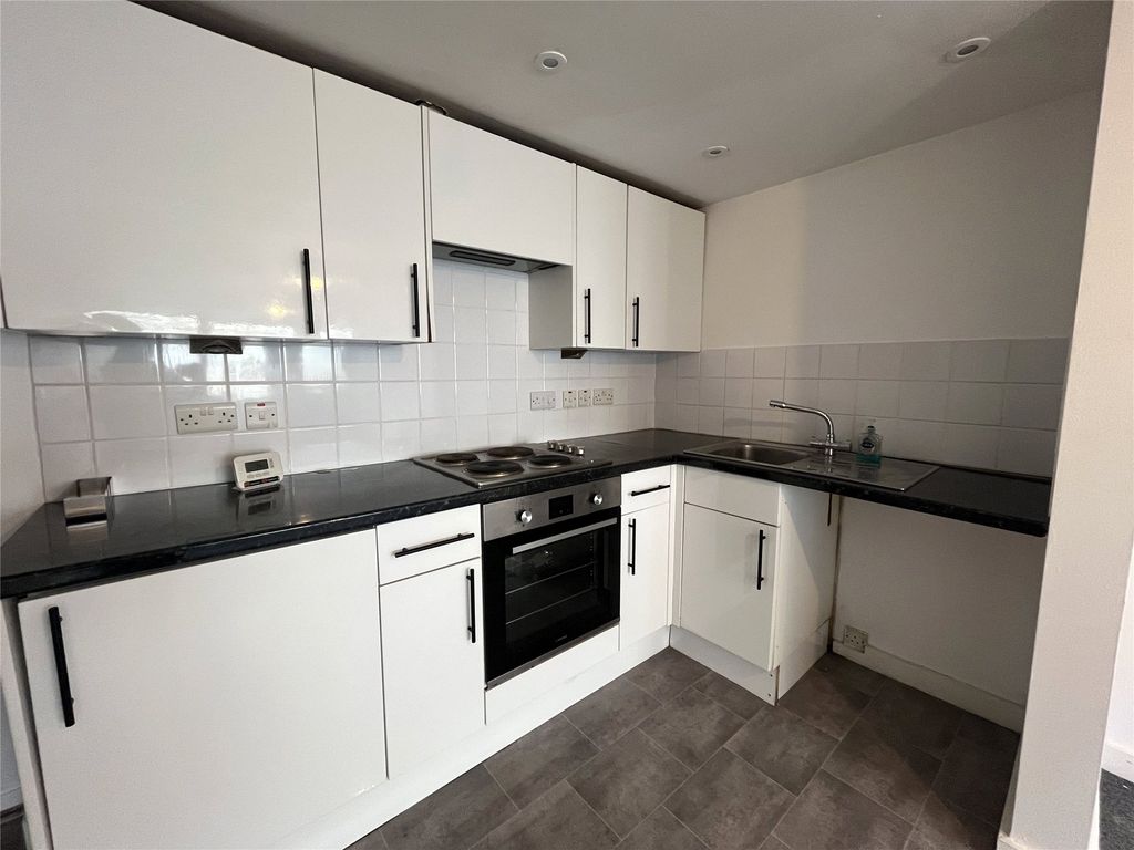 Property photo 3 of 10 Picture No. 06