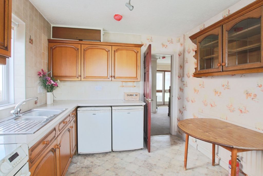 Property photo 2 of 18 4866915