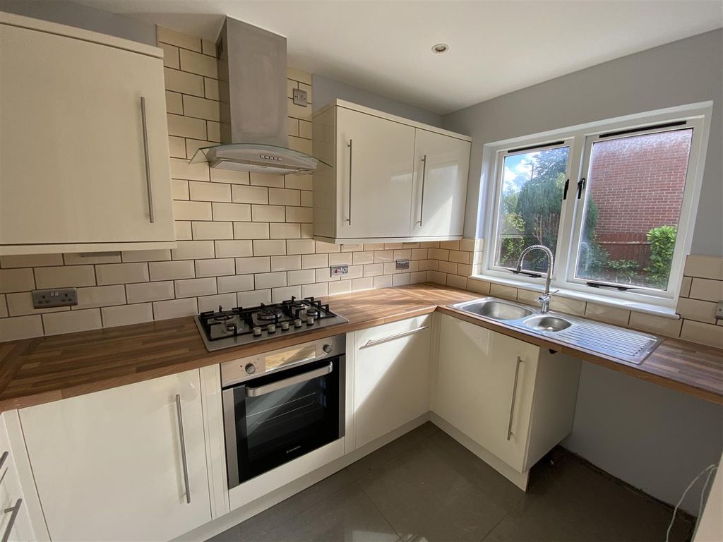 Property photo 3 of 23 Kitchen