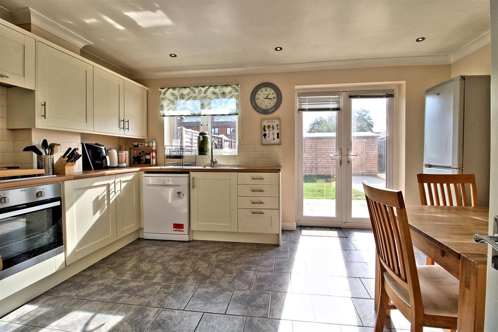 Property photo 2 of 20 Kitchen Diner