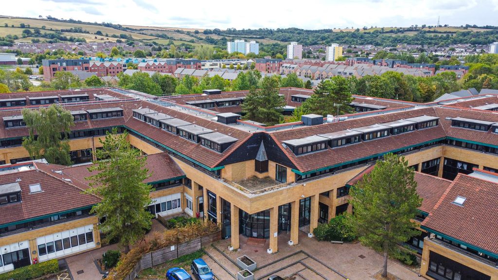 Property photo 1 of 10 4552981