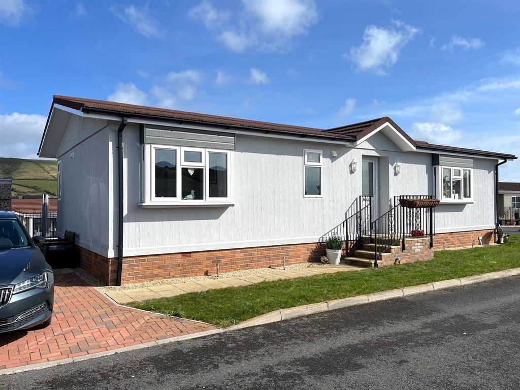 Property photo 1 of 14 4214 Windowcard.Jpg