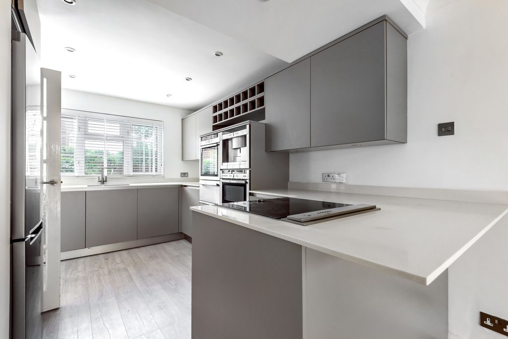 Property photo 1 of 12 890372  (5).Jpg