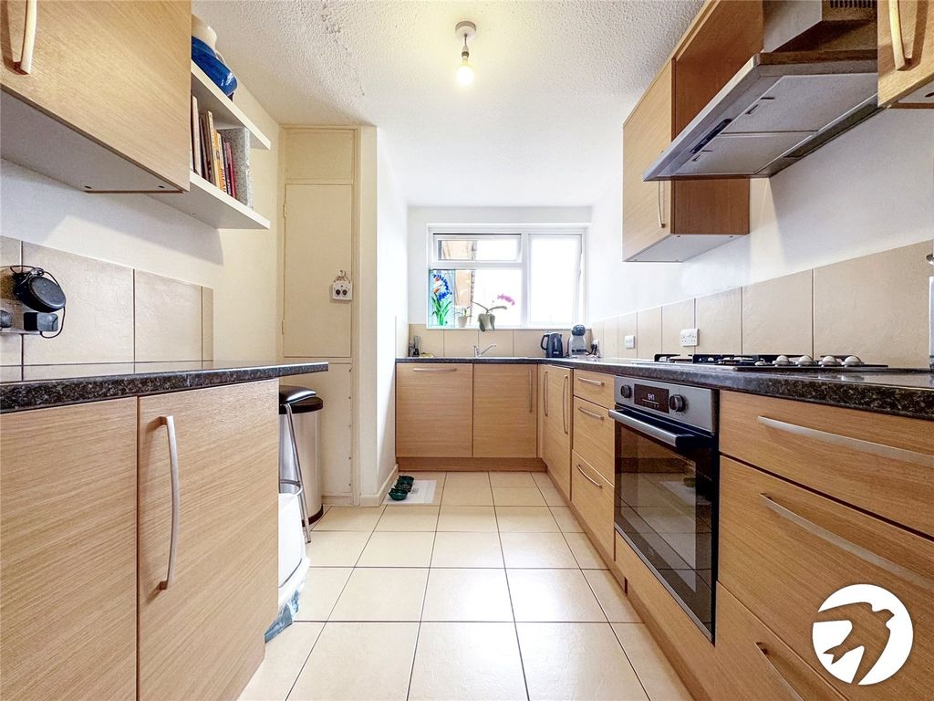 Property photo 3 of 10 Kitchen