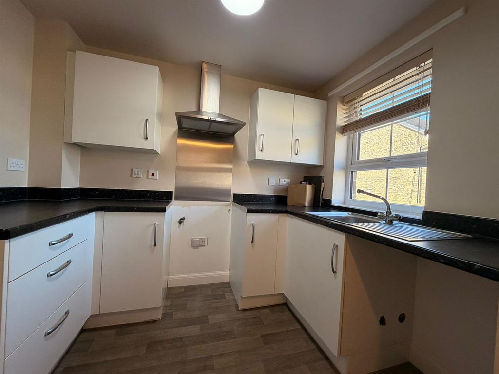 Property photo 3 of 12 Kitchen