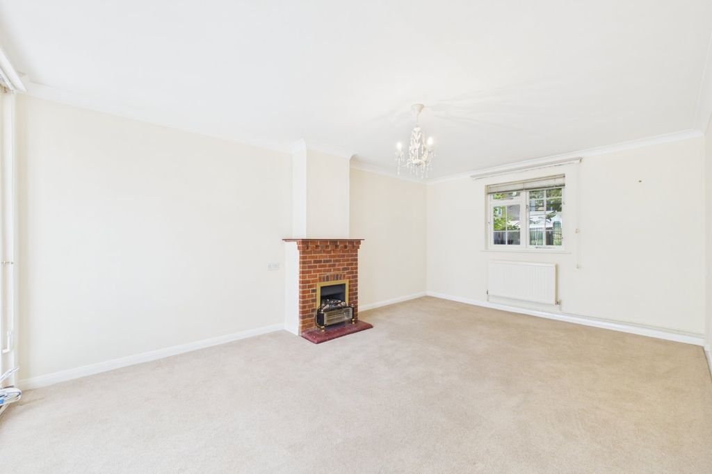 Property photo 2 of 9 Picture No. 17
