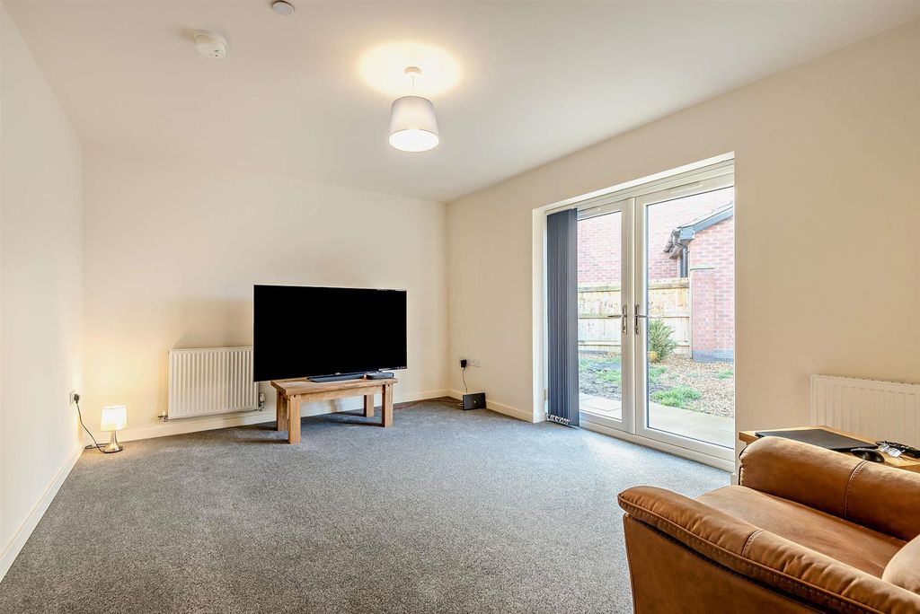 Property photo 3 of 17 8675946-Interior04-800.Jpg