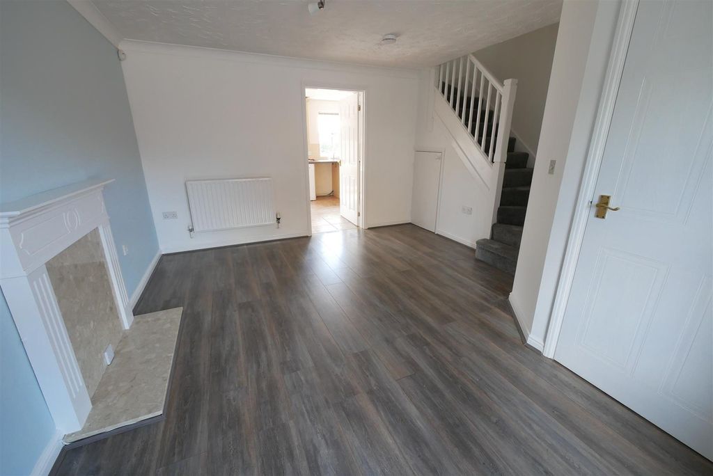 Property photo 3 of 20 Living Room