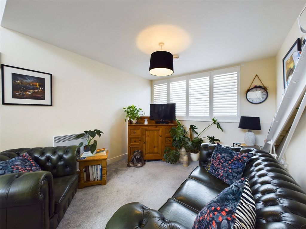 Property photo 2 of 12 Picture No. 57