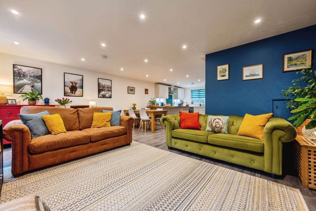 Property photo 2 of 18 Pbox-Img.Jpg