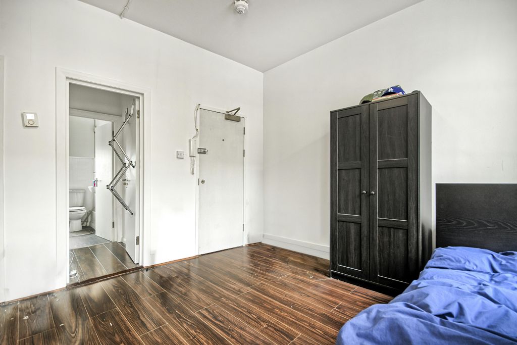 Property photo 3 of 6 Internal Shot