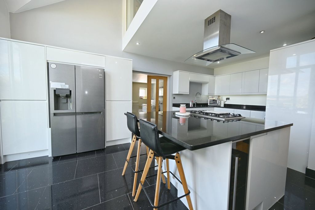 Property photo 3 of 26